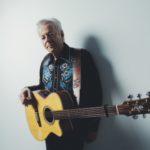 117936-tommy-emmanuel-covers-jimi-hendrix-purple-haze-in-new-video-1207369